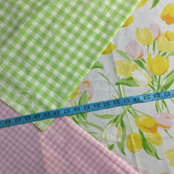 Vintage & reclaimed Vtg gingham tulip floral small fabric pack of 3 - Picture 3 of 4